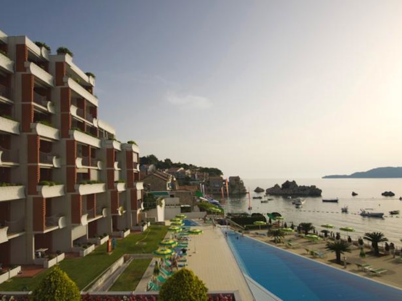 Maestral Resort & Casino  75189