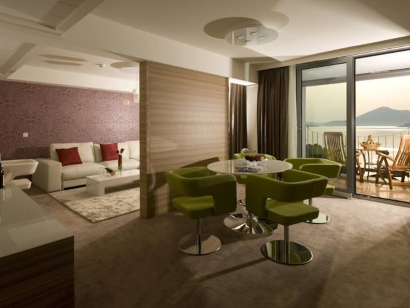 Maestral Resort & Casino  75196