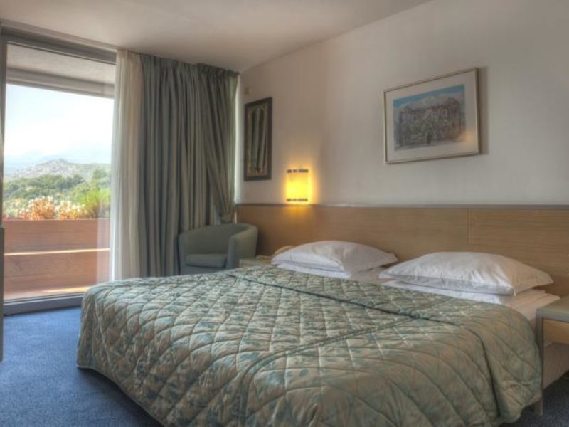 Maestral Resort & Casino  75199