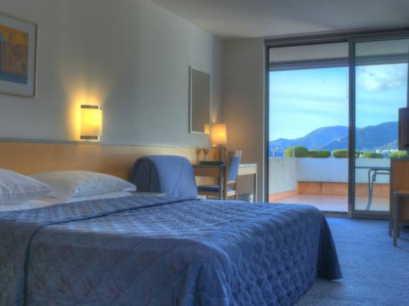 Maestral Resort & Casino  75201