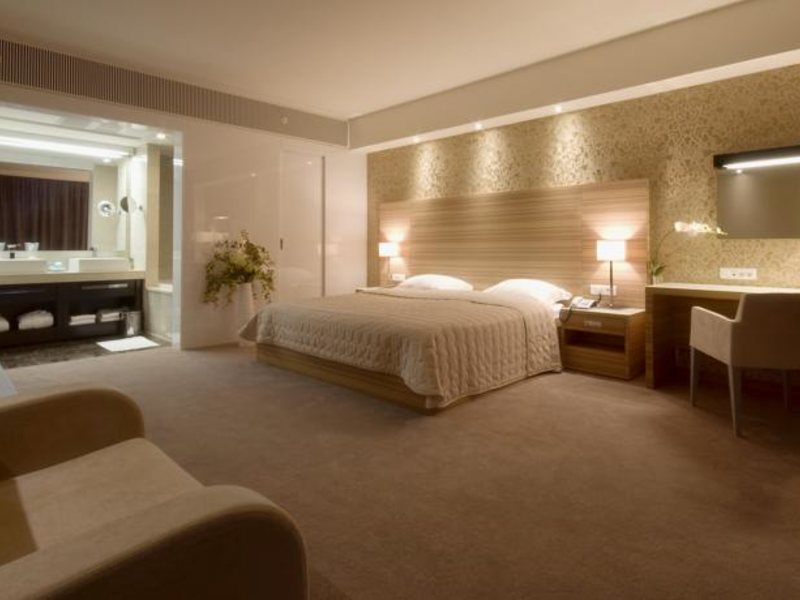 Maestral Resort & Casino  75202