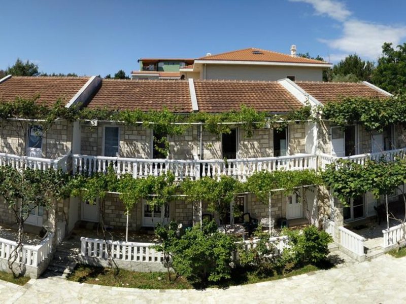 Maki Apartments 308315