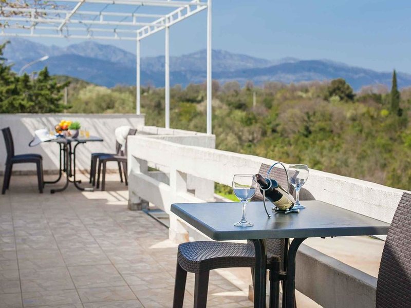 Maki Apartments 308319