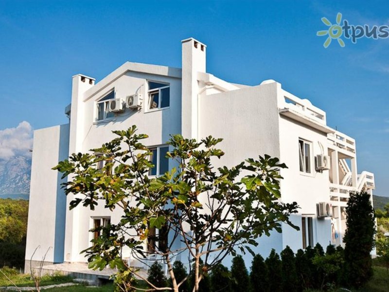 Maki Apartments 308337