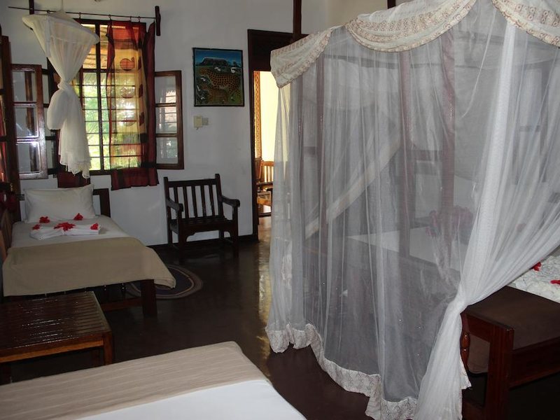 Mangrove Lodge 200630