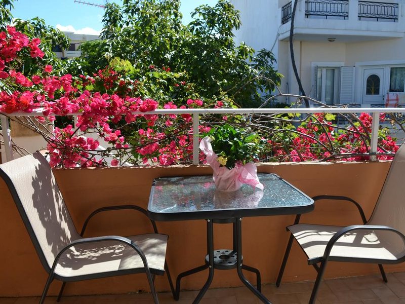 Manos Apartments 286756