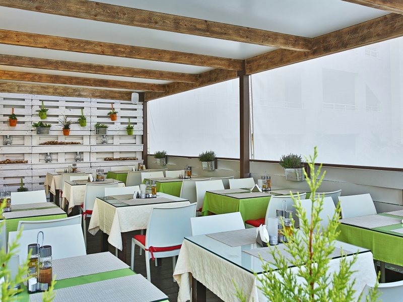 Manos Maria Hotel & Apartments  77665