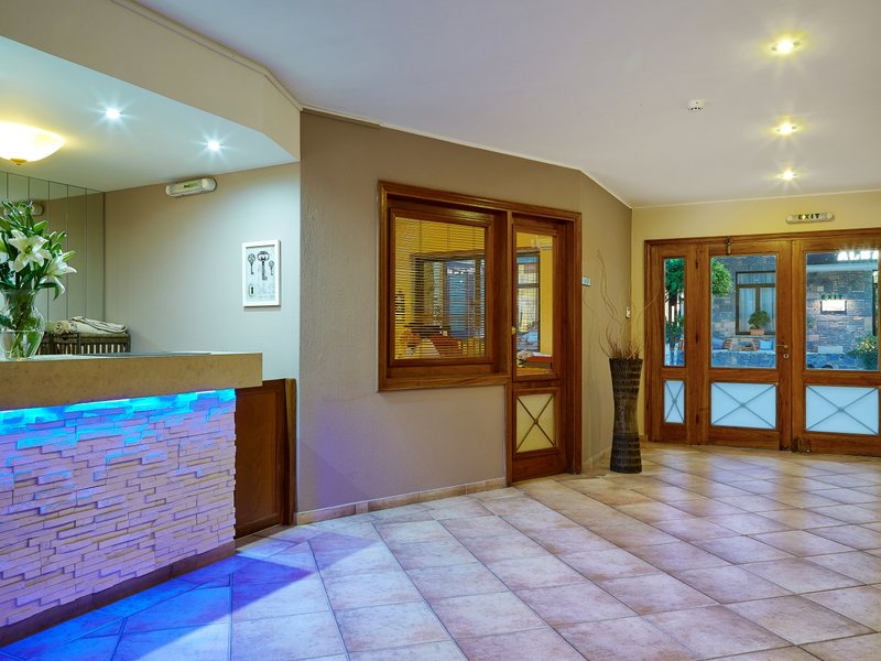 Manos Maria Hotel & Apartments  77680