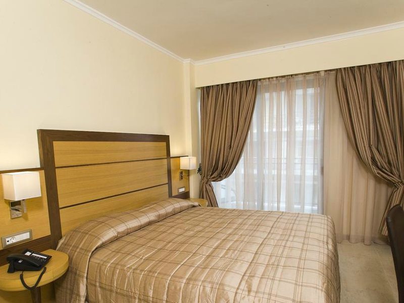 Manousos City Hotel 78080