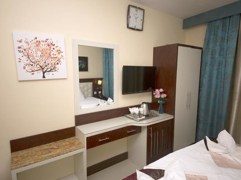 Mariana Hotel 300908