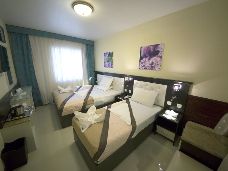 Mariana Hotel 300912