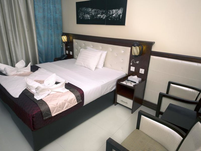 Mariana Hotel 300916