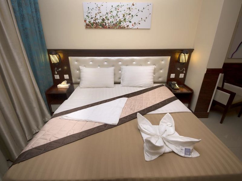 Mariana Hotel 300917