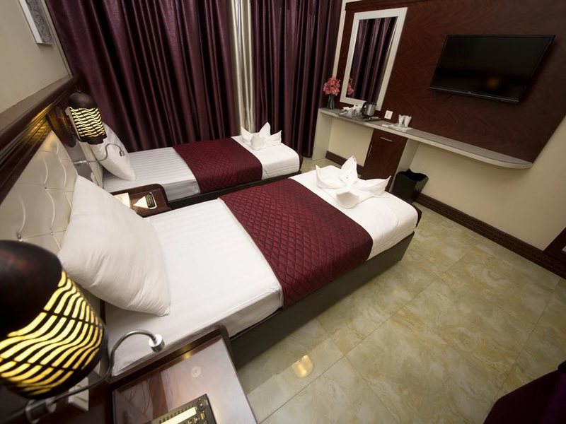 Mariana Hotel 300919