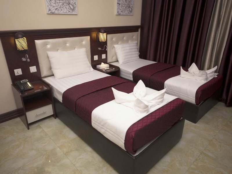 Mariana Hotel 300921