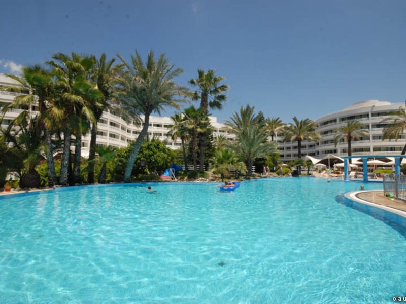 Maritim Hotel Grand Azur  26000