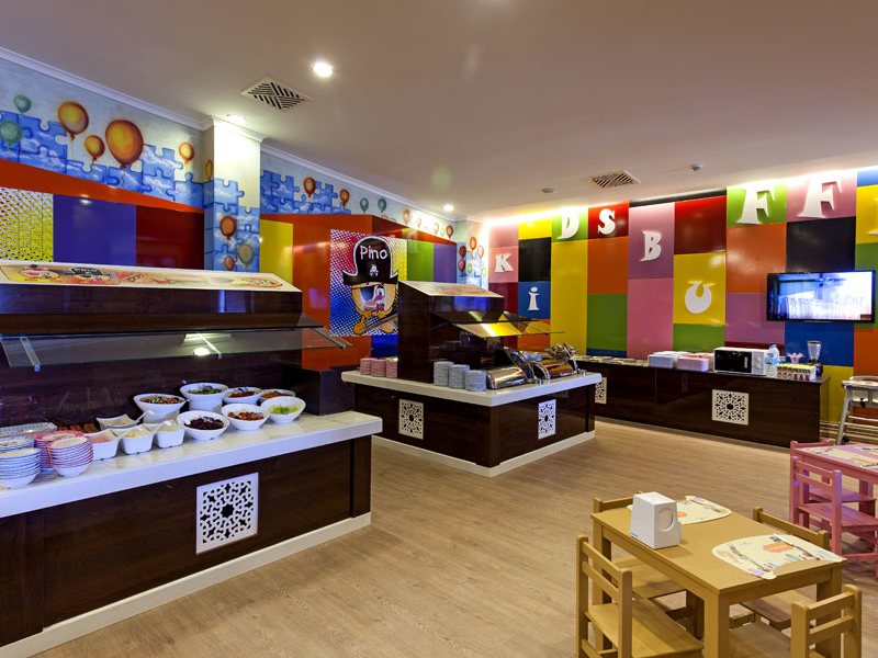 Maritim Pine Beach Resort 94678