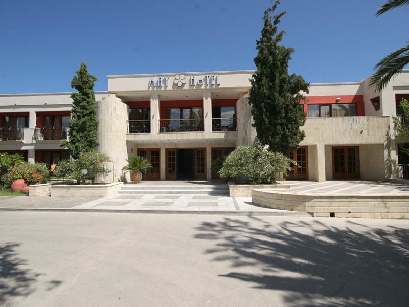 May Beach Hotel 78427