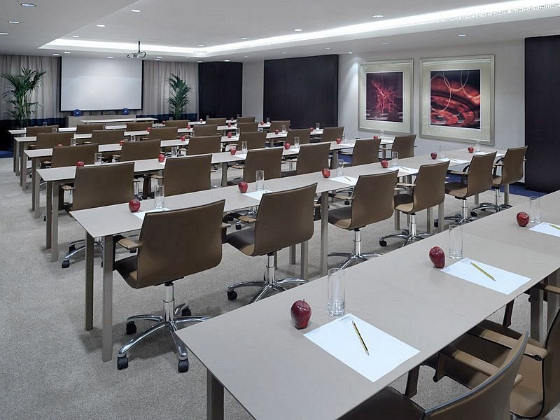 Media One Hotel 48085