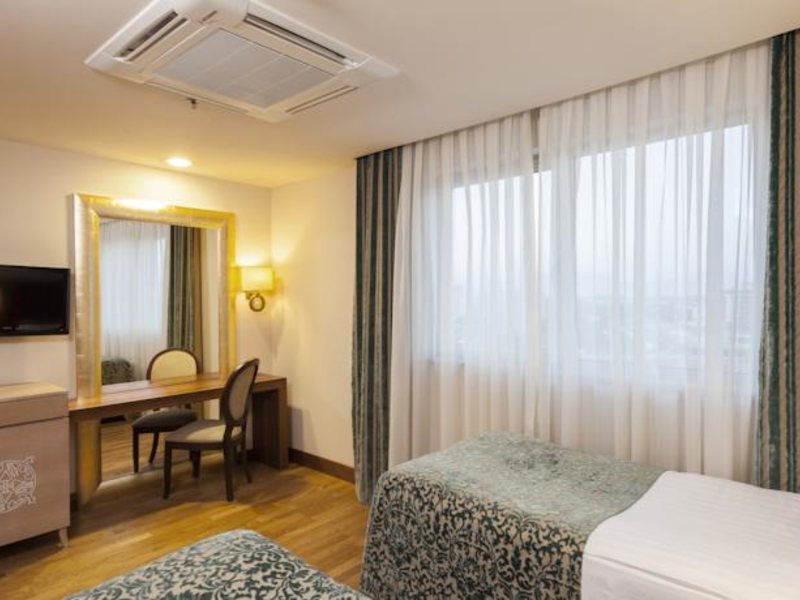 Melas Hotel Lara  94990