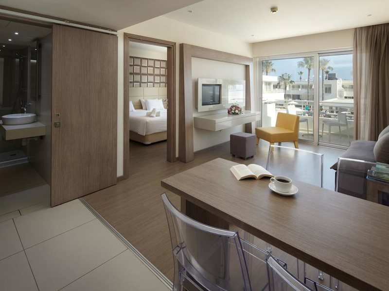 Melpo Antia Luxury Apts and Suites 206291