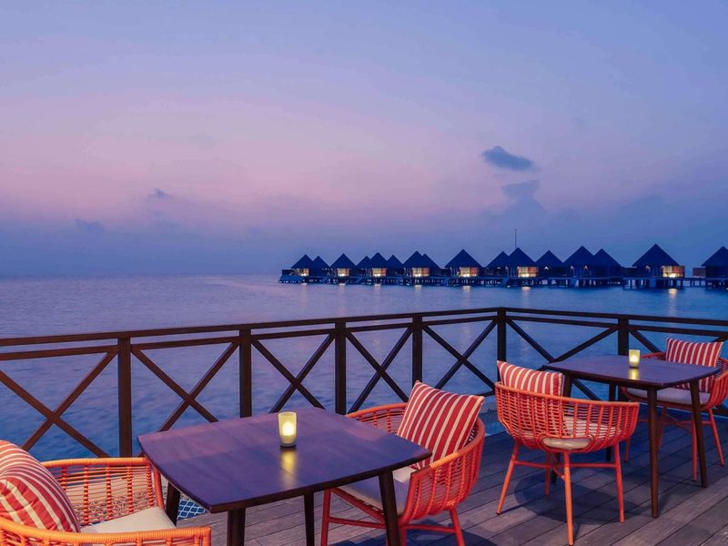 Mercure Maldives Kooddoo Resort 228200