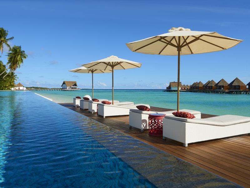 Mercure Maldives Kooddoo Resort 228205