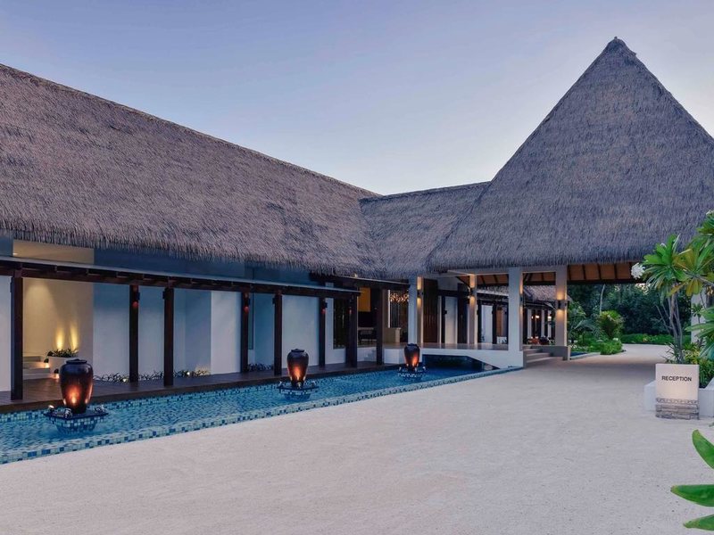 Mercure Maldives Kooddoo Resort 228206