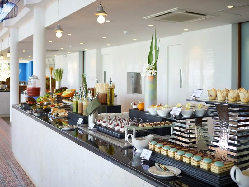 Mercure Maldives Kooddoo Resort 228216