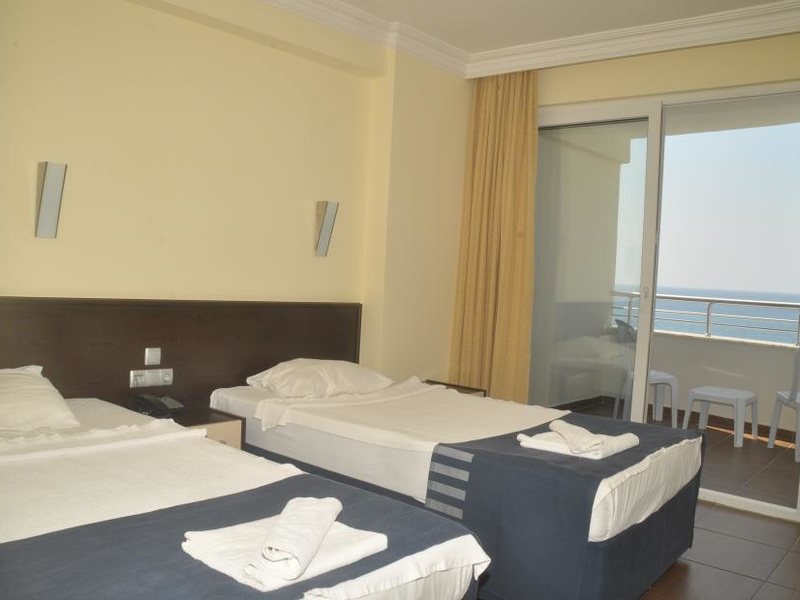 Merlin Beach Hotel 176450