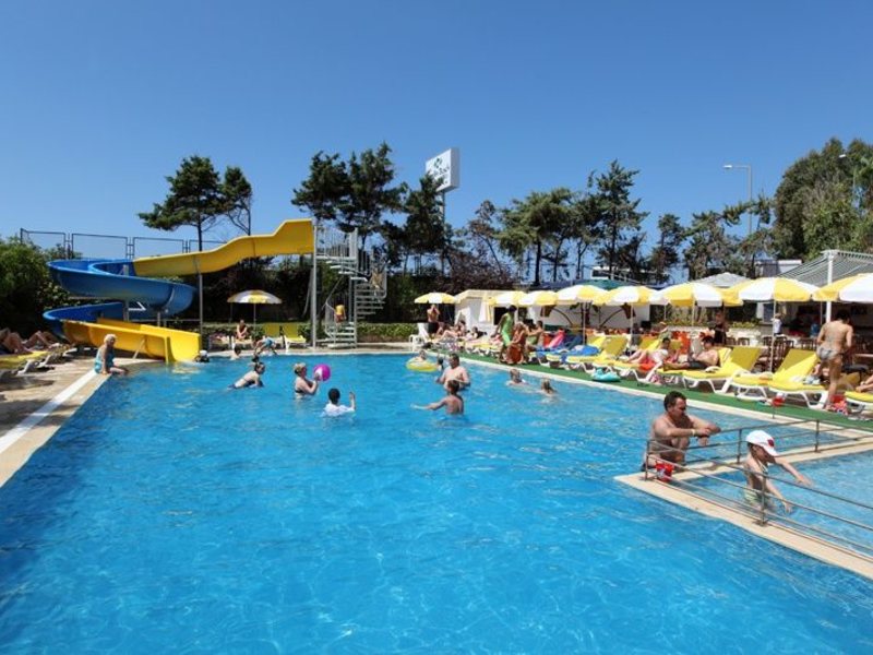 Merlin Beach Park Hotel  43950