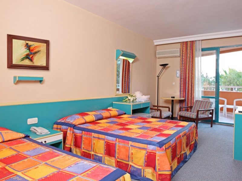 Merlin Beach Park Hotel  43955