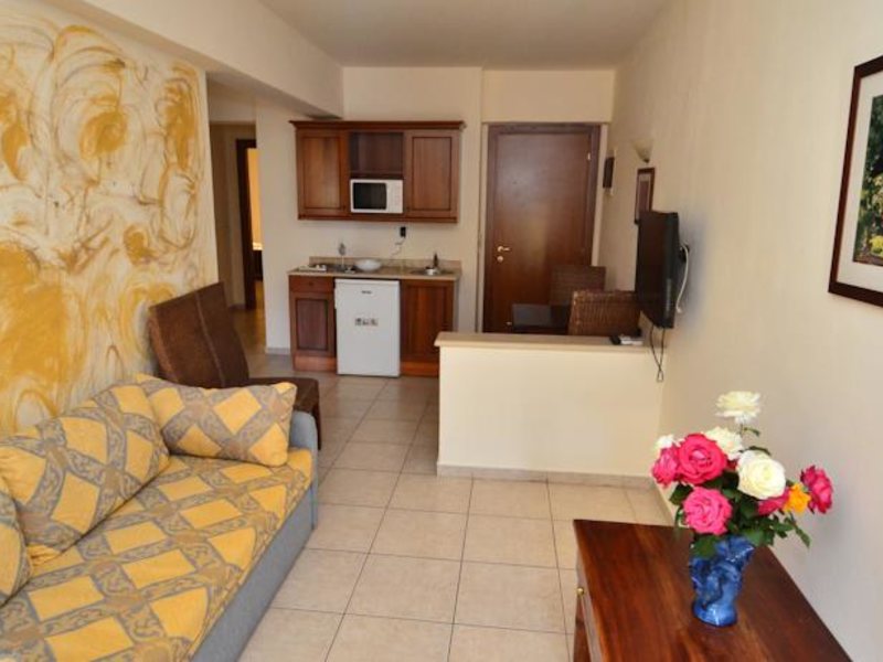 Michalis Apartments 76415