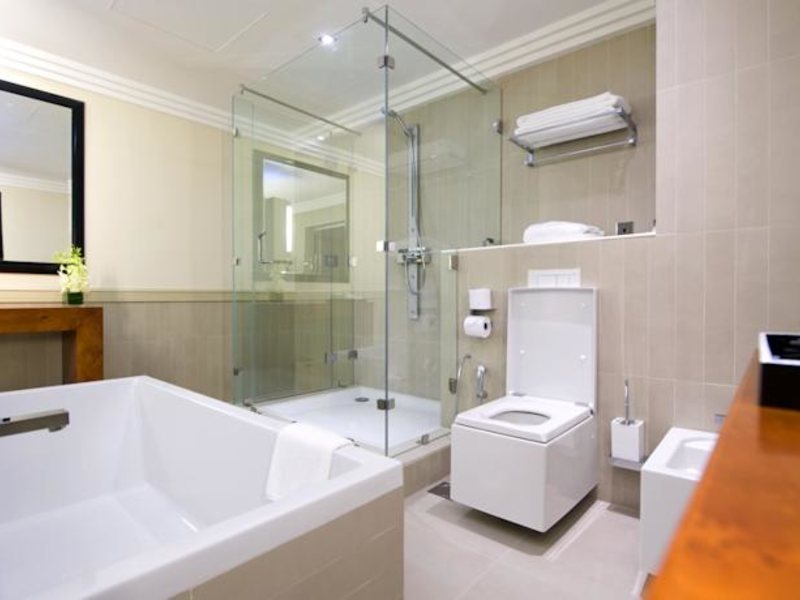 Millennium Airport Hotel 48300