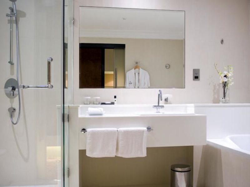 Millennium Airport Hotel 48305