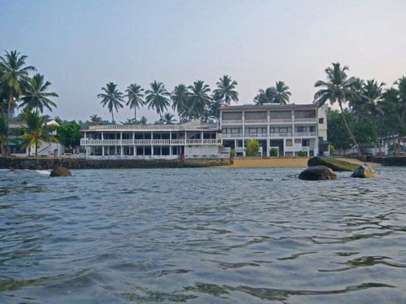 Milton s Beach Resort 131350