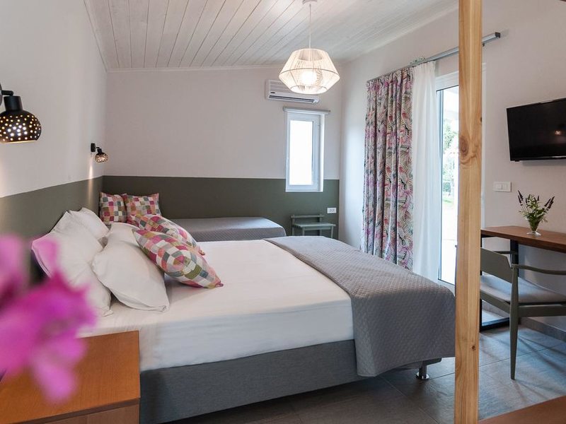 Mimoza Beach Hotel 306317