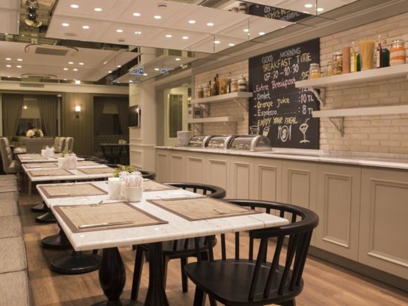 Mina Hotel 95107