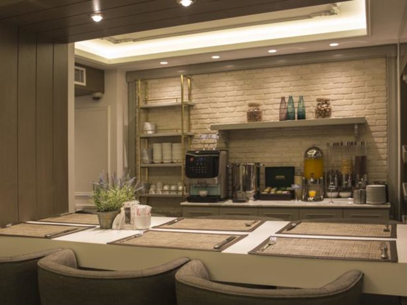 Mina Hotel 95108
