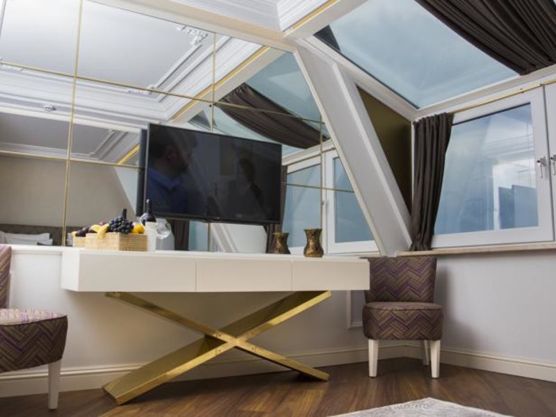 Mina Hotel 95119