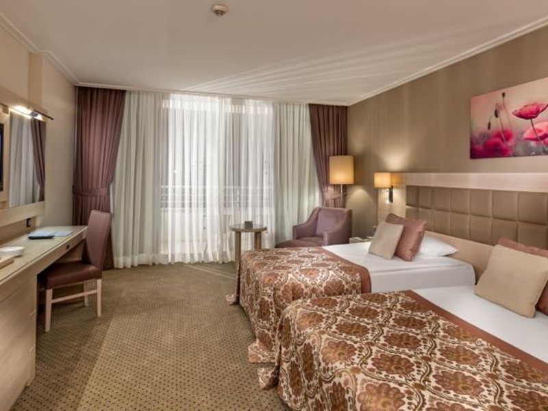 Miracle Resort Hotel 95131