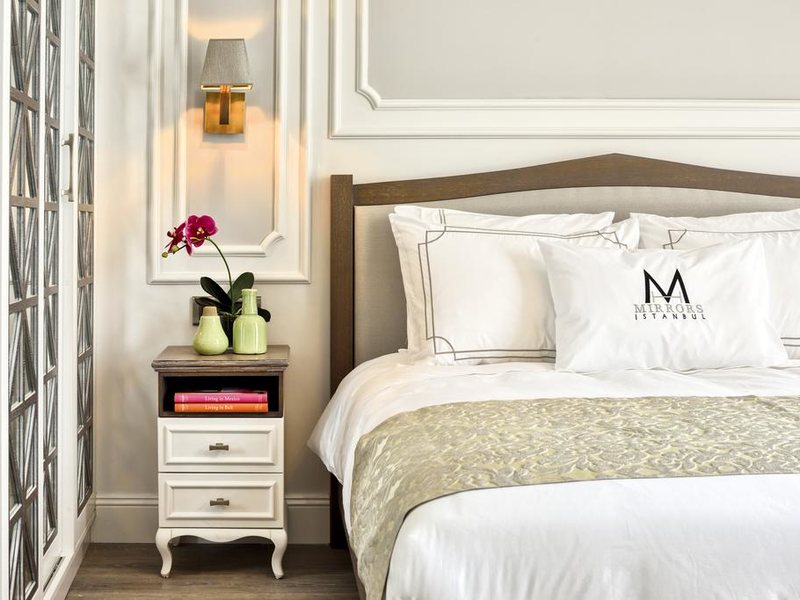 Mirrors Hotel 272395