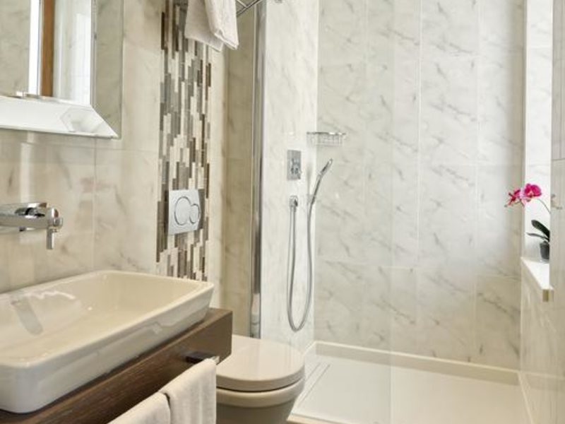 Mirrors Hotel 272399