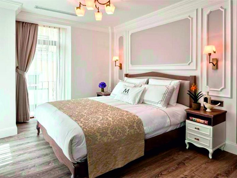 Mirrors Hotel 272401