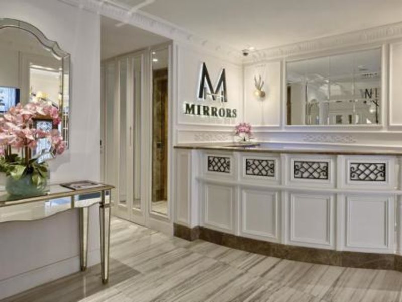 Mirrors Hotel 275095