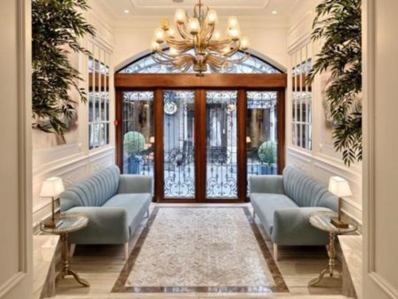 Mirrors Hotel 275096