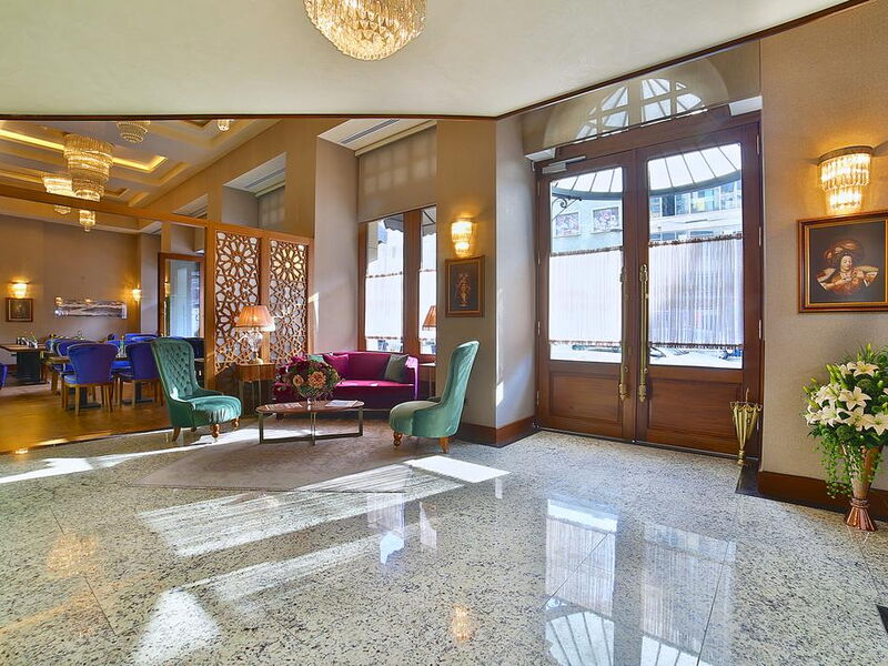 Momento Golden Horn Hotel 302011