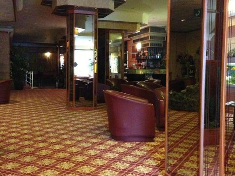 Monopol Hotel 302040