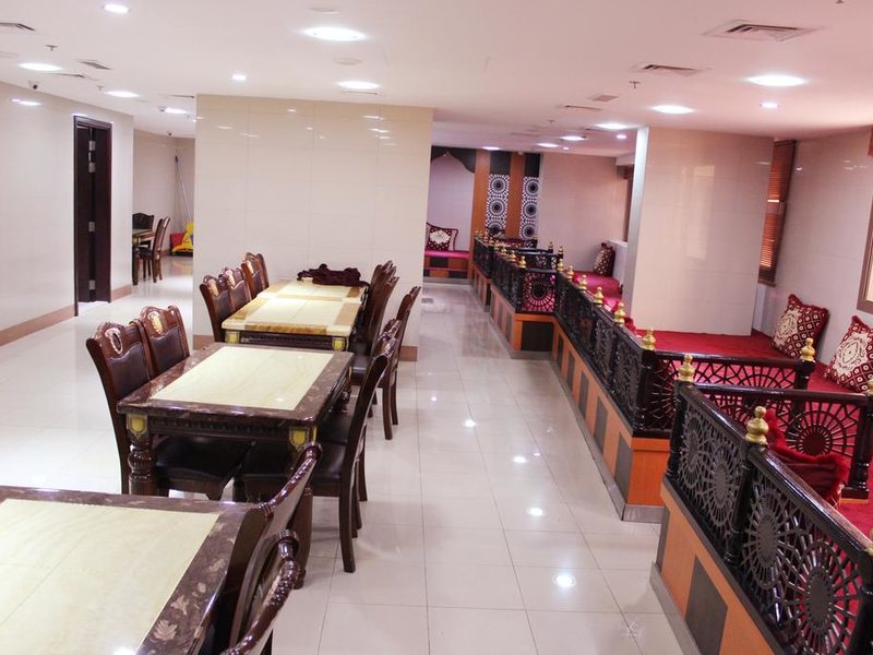 Montreal Naif Hotel 299956