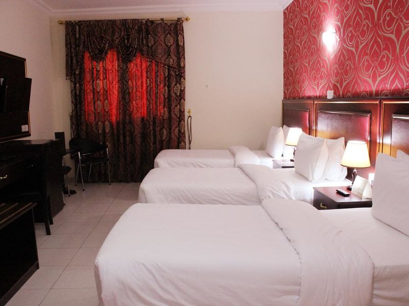 Montreal Naif Hotel 299970